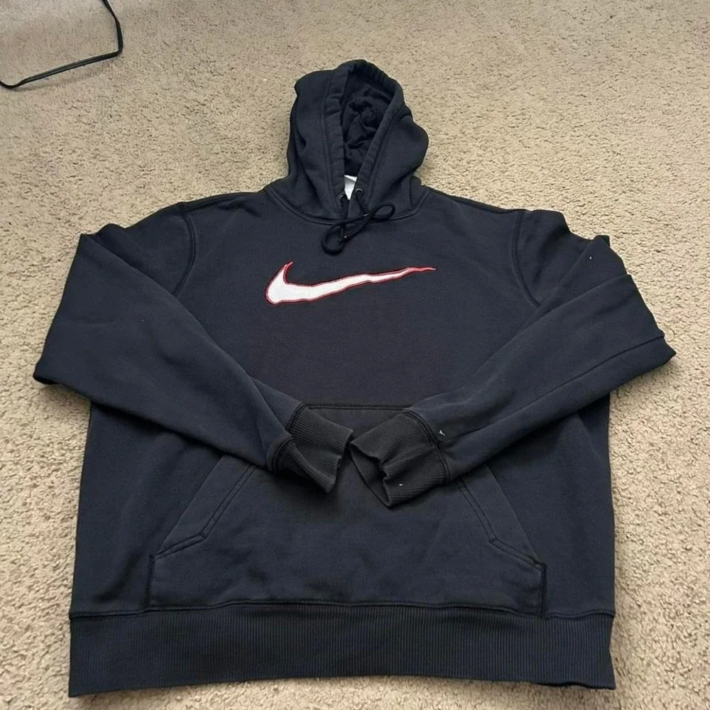 Vintage stitched center swoosh black Nike hoodie with red‎ accents
